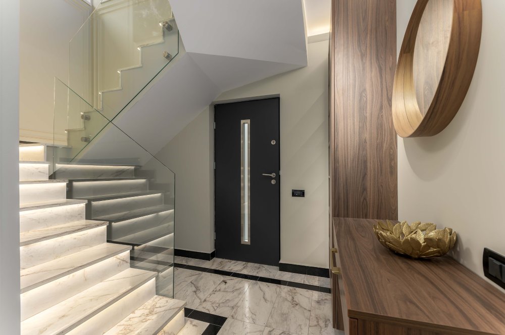 Avangarde By The Lake